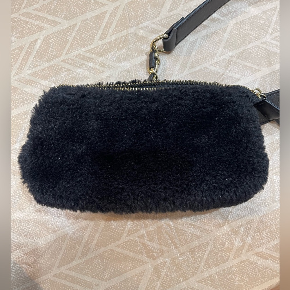 Black & Gold Fluffy Crossbody/Fanny pack bag - Picture 3 of 9